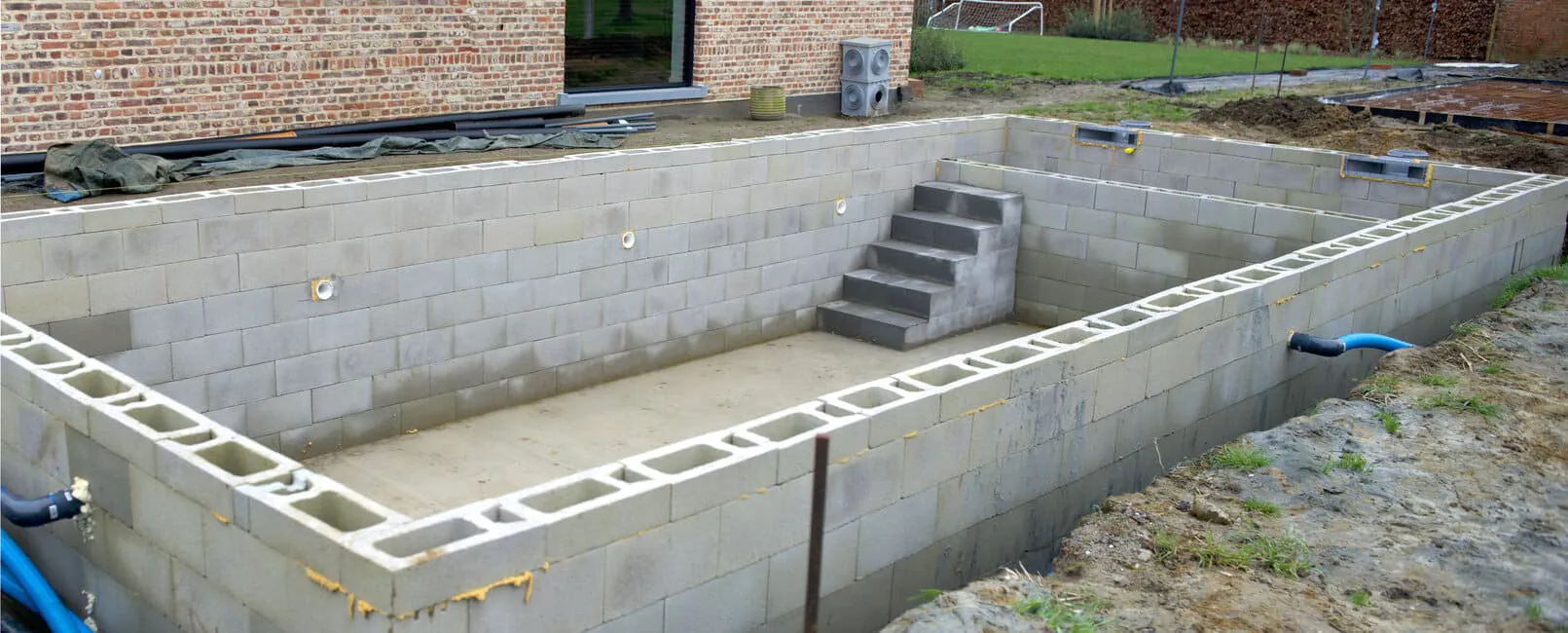 imagem artigos Piscina de bloco de concreto: vantagens do material, como fazer e valores